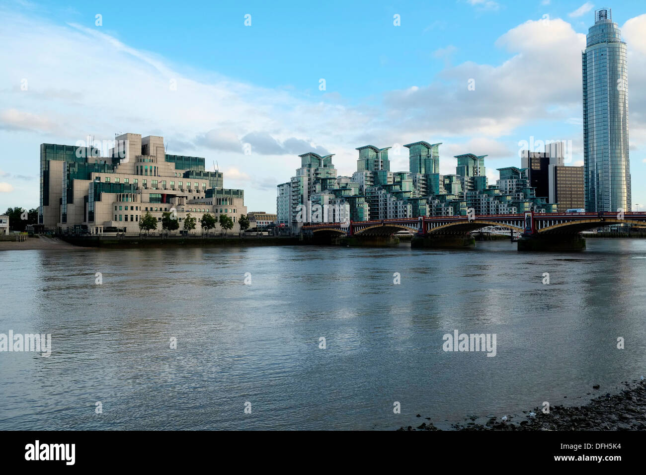 View of Vauxhall showing MI6, flats and tower Stock Photo