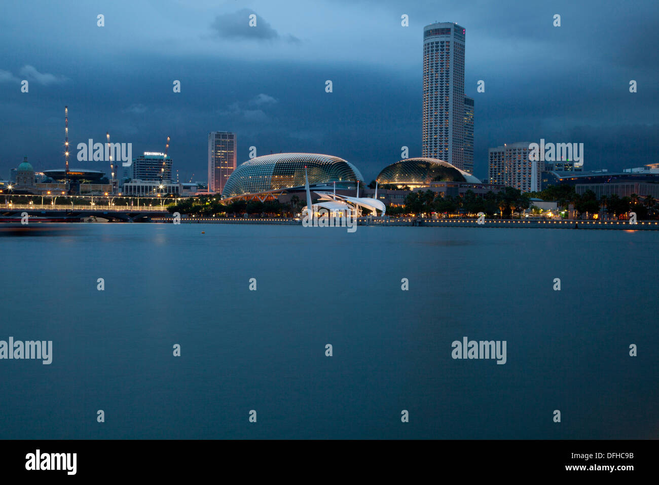 Singapore night hi-res stock photography and images - Alamy