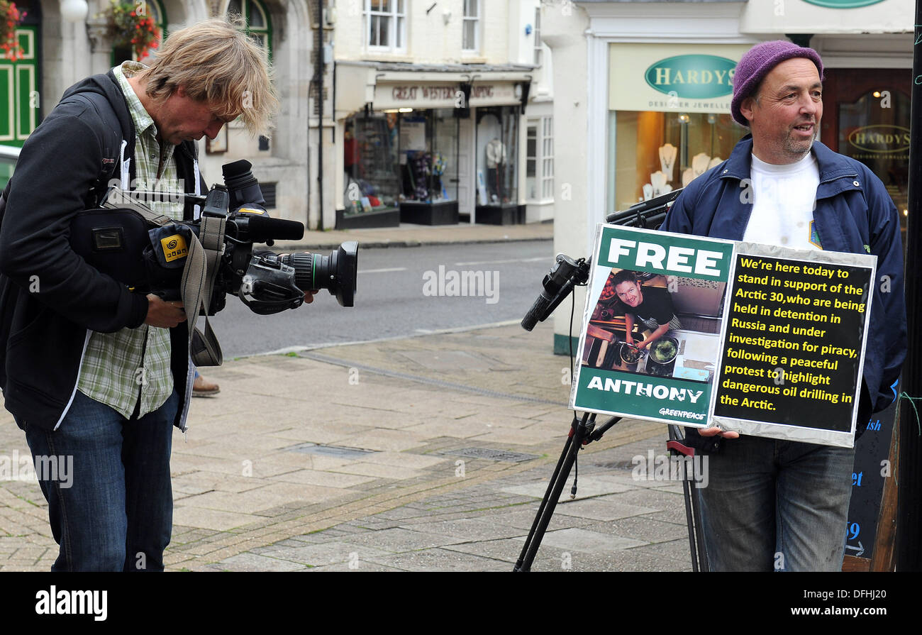 Dorchester, Dorset, UK. 5th October 2013. The Global Day of Solidarity to Free the Arctic 30 who are being detained in Russian prisons, charged with piracy. Pictured are protestors in Dorchester, Dorset, Britain, UK.  5th October, 2013  Picture by Geoff Moore/Dorset Media Service/Alamy Live News Stock Photo