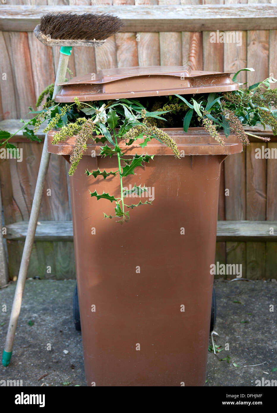 Domestic recycling bins hires stock photography and images Alamy