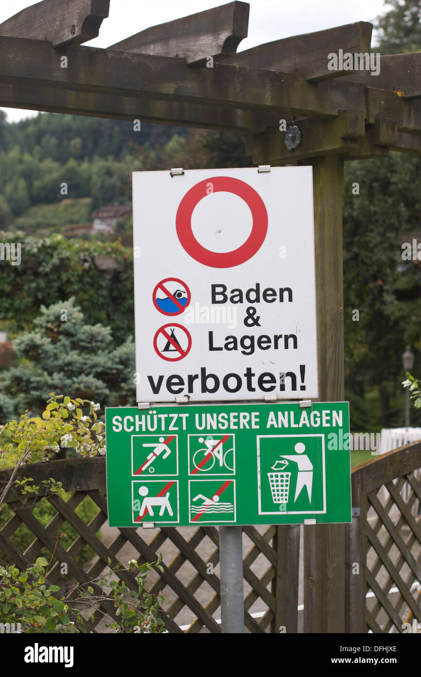 Baden und Lagern verboten, Schutzt unsere anlagen Stock Photo