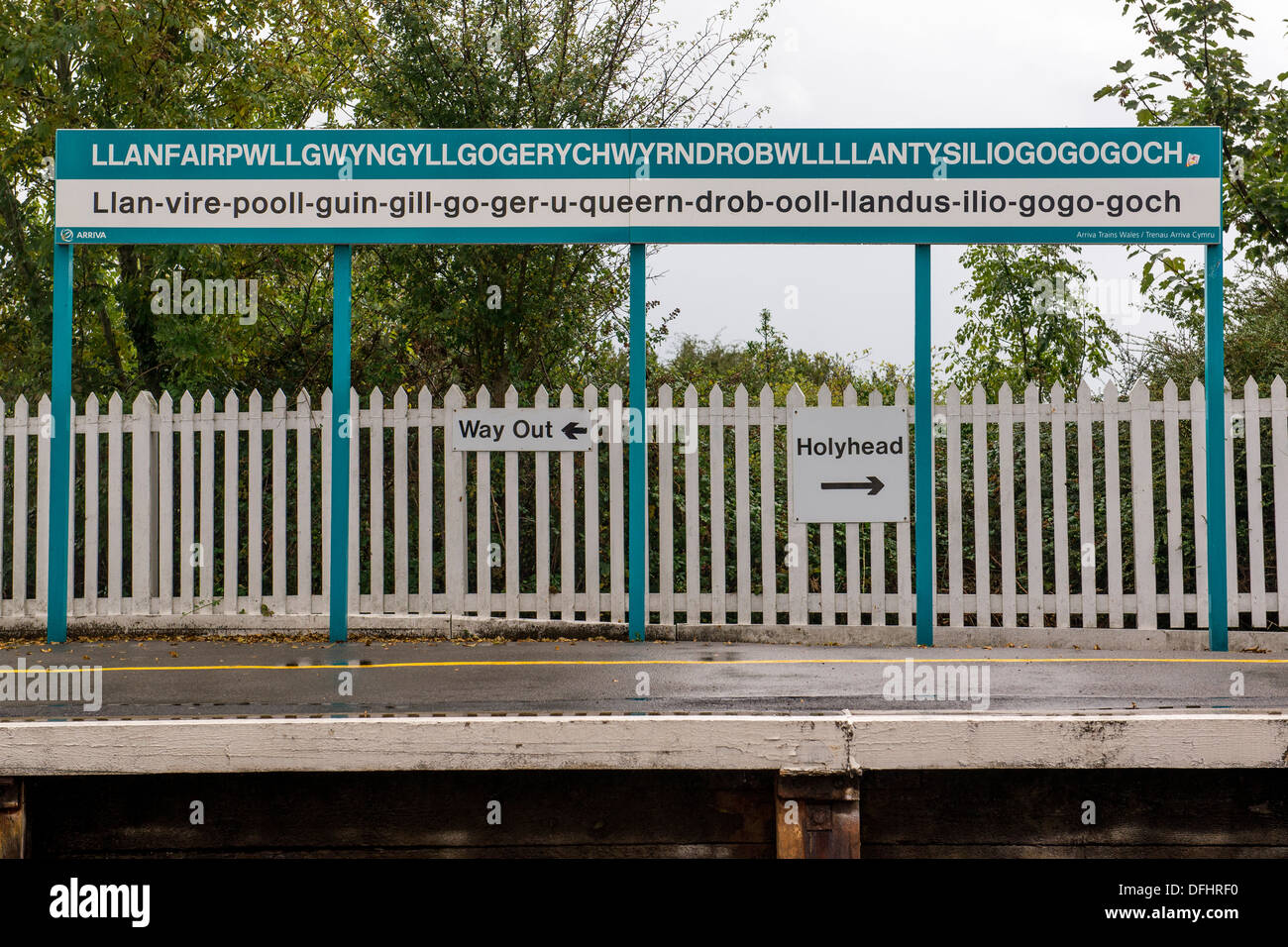Llanfairpwllgwyngyllgogerychwyrndrobwllllantysiliogogogoch train station, in the village with the longest place name in Europe. Stock Photo