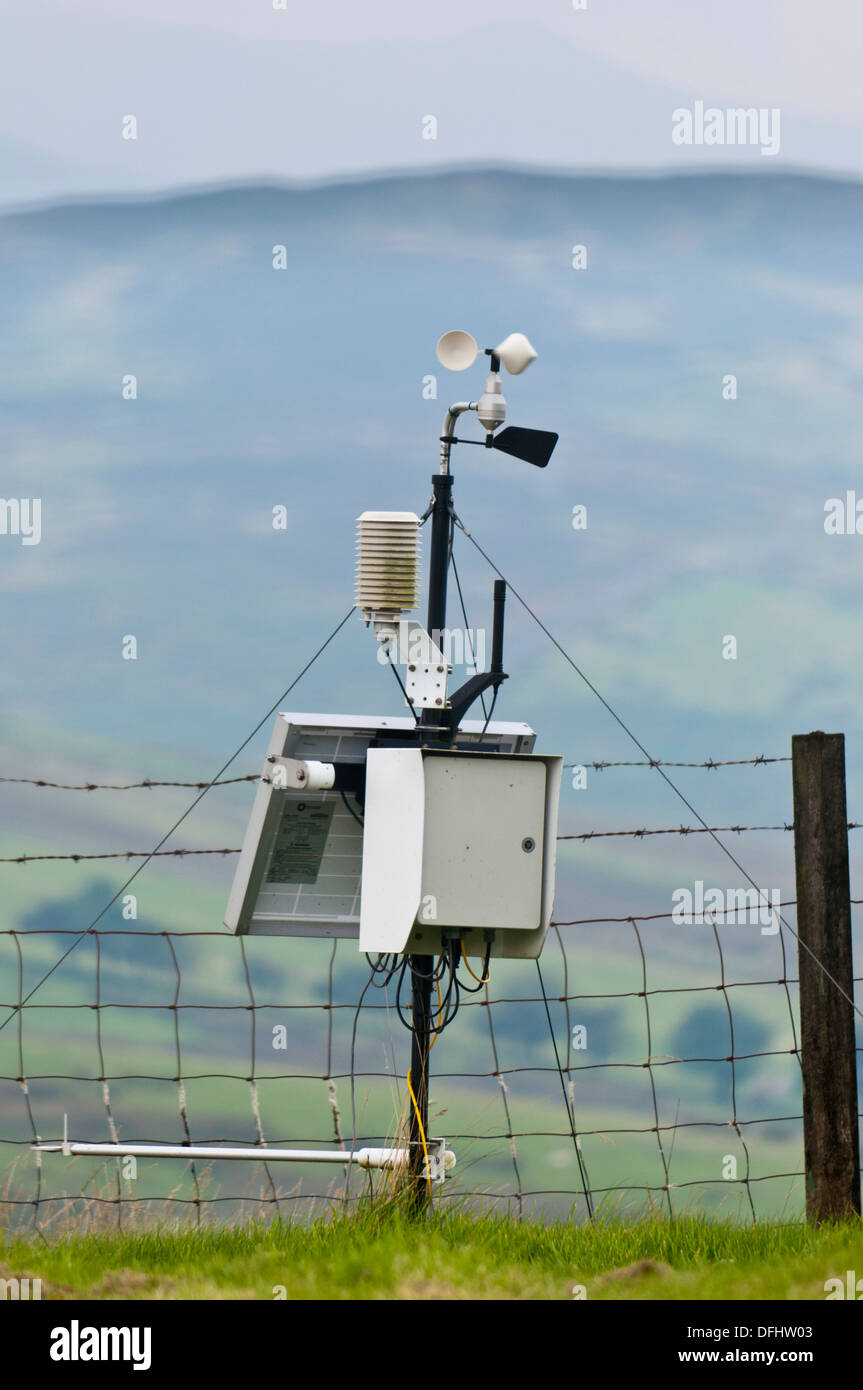 Weather station instruments hi-res stock photography and images - Alamy