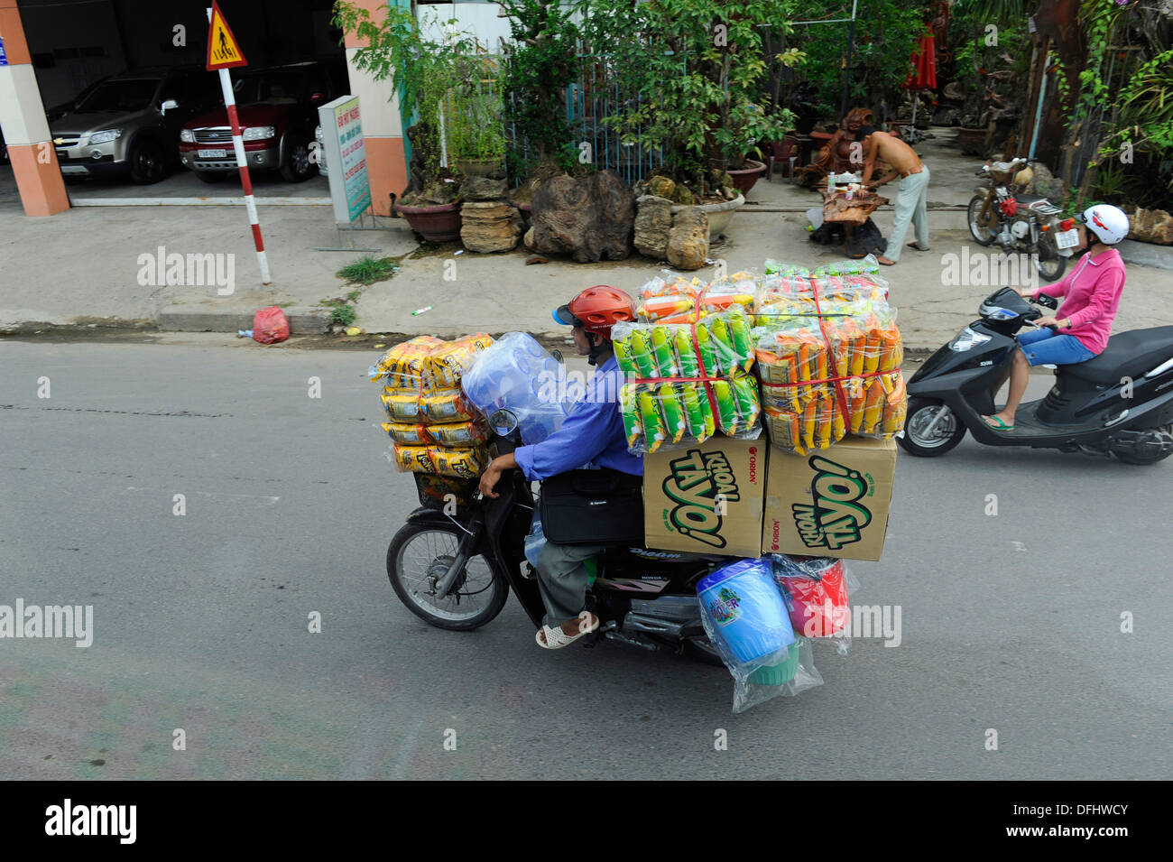 Overloaded with bags of waste, vehicle moves on higway, Shiraz, Iran. –  Stock Editorial Photo © grigvovan #167601202