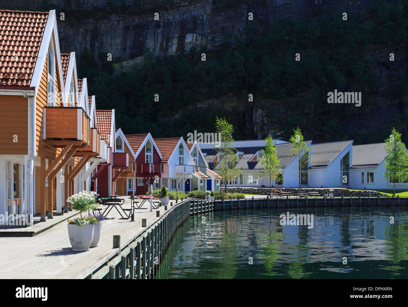 Colourful wooden houses along village waterfront at end of Mofjorden. Mo, Modalen, Hordaland, Norway, Scandinavia Stock Photo