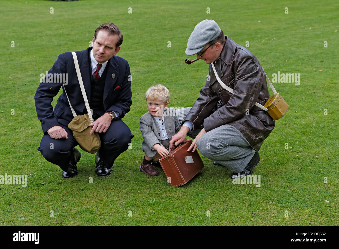 Child evacuee second world war hi-res stock photography and images - Alamy