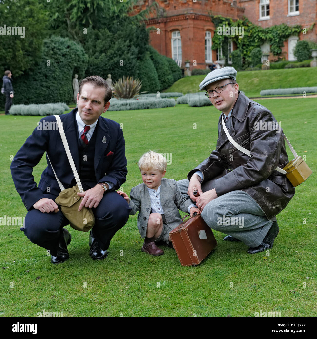 Child evacuee second world war hi-res stock photography and images - Alamy