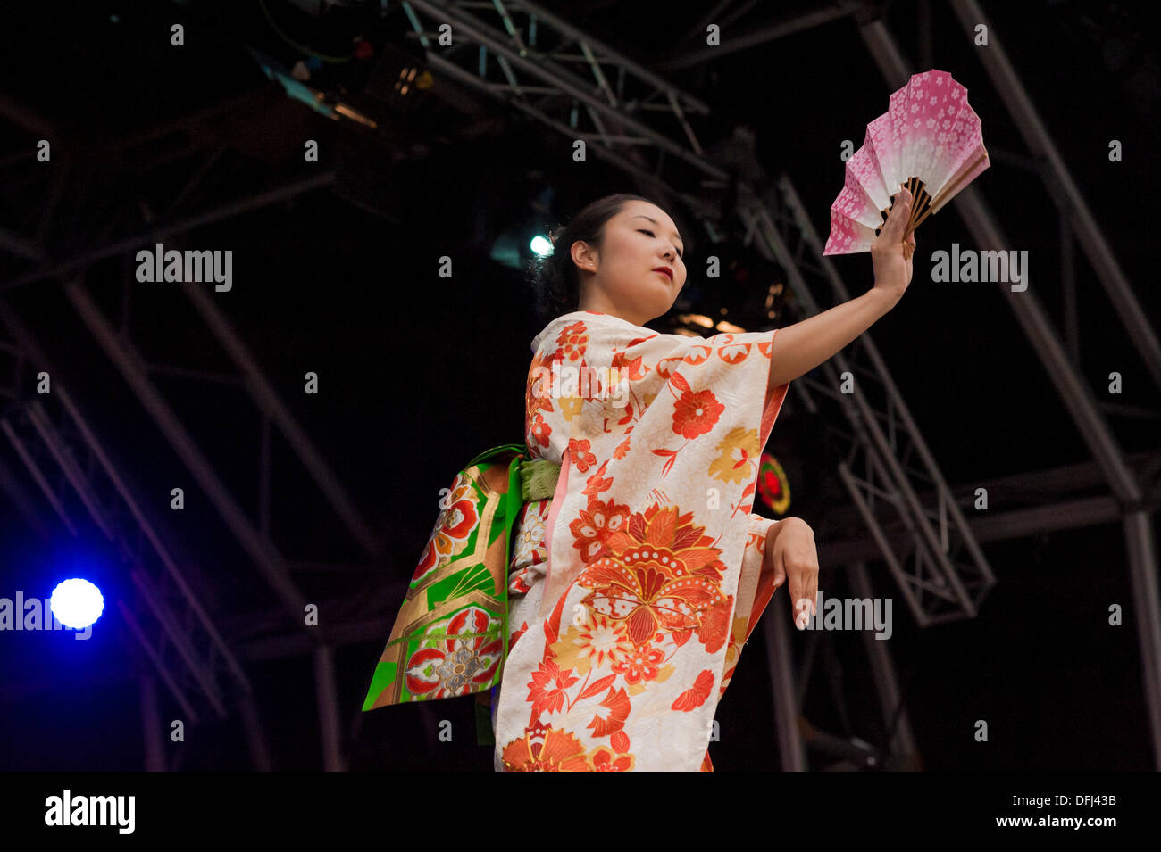 Trafalgar Square, London, UK. 05th Oct, 2013. Nihon Buyo dancer onstage at Japan Matsuri 2013, Trafalgar Square, London. 05/10 Credit:  Carole Edrich/Alamy Live News Stock Photo