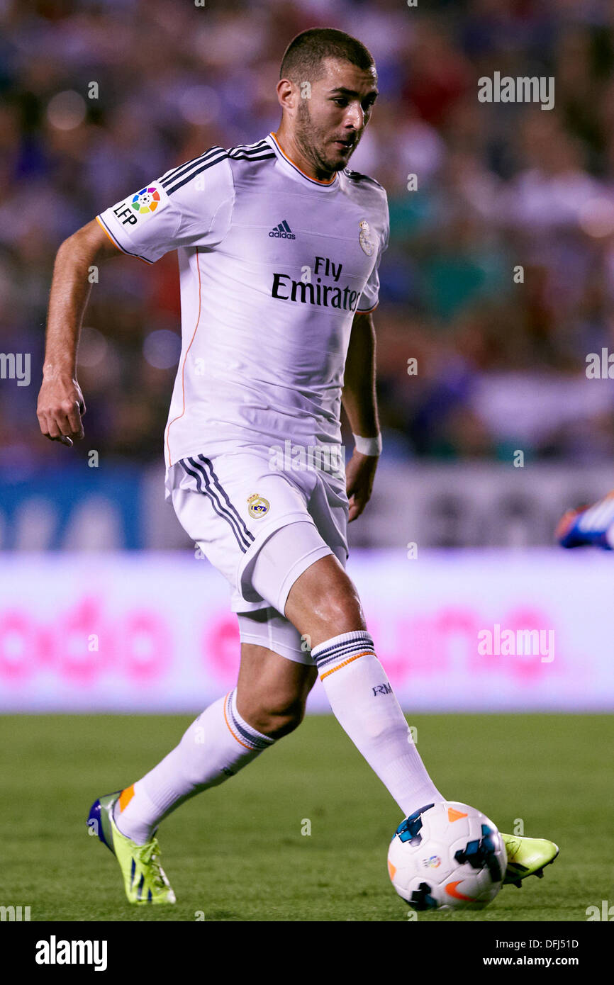 Valencia, Spain. 05th Oct, 2013. Forward Karim Benzema of Real Madrid in  action during the La Liga Game between Levante and Real MAdrid at Ciutat de  Valencia Stadium, Valencia Credit: Action Plus