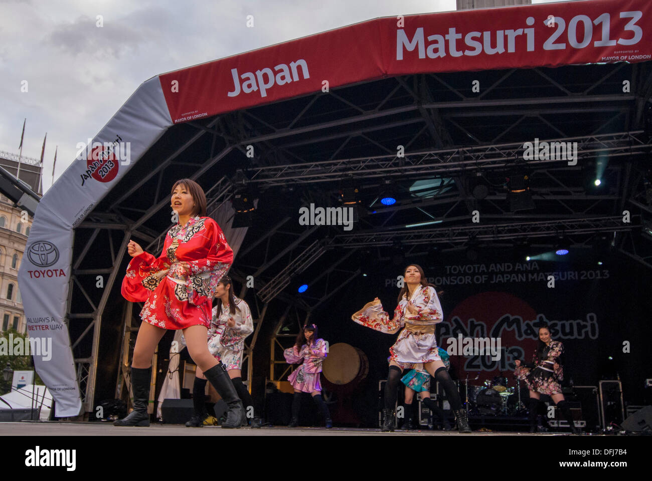 Trafalgar Square, London, UK.  The fifth annual Japan Matsuri takes place to celebrate Japanese culture in the heart of the capital city.  Naomi Suzuki, one of the most well known Japanese singers in the UK, performs on stage supported by her backing dancers. Credit:  Stephen Chung/Alamy Live News Stock Photo