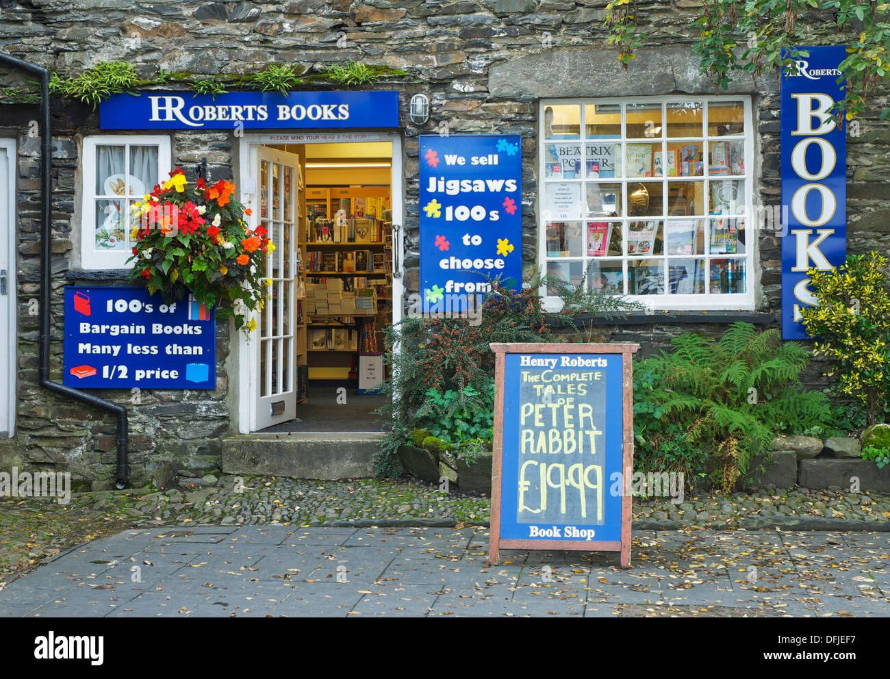Henry Roberts bookshop, in the village of Hawkshead, Stock Photo