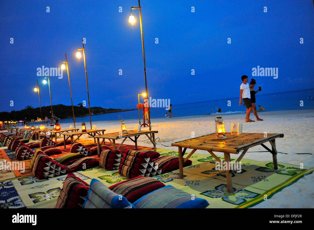 Thailand's islands & beaches - Dining on Thai triangle cushions in the sand at Sai Kaew Beach, Koh Samet island, Thailand Stock Photo