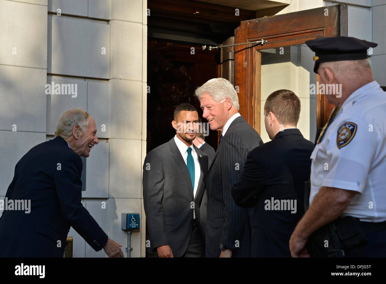 New Haven, Connecticut, USA. 5th Oct, 2013. Bill Clinton joined Hillary Rodham Clinton at Yale Law School on Saturday. Mrs. Clinton accepted an award at her alma mater, where she graduated 40 years ago. October 5, 2013 Credit:  Visual&Written SL/Alamy Live News Stock Photo