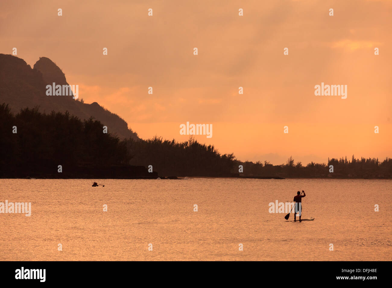 USA, Hawaii, Kauai, Hanalei Bay and Stand Up Paddler Stock Photo