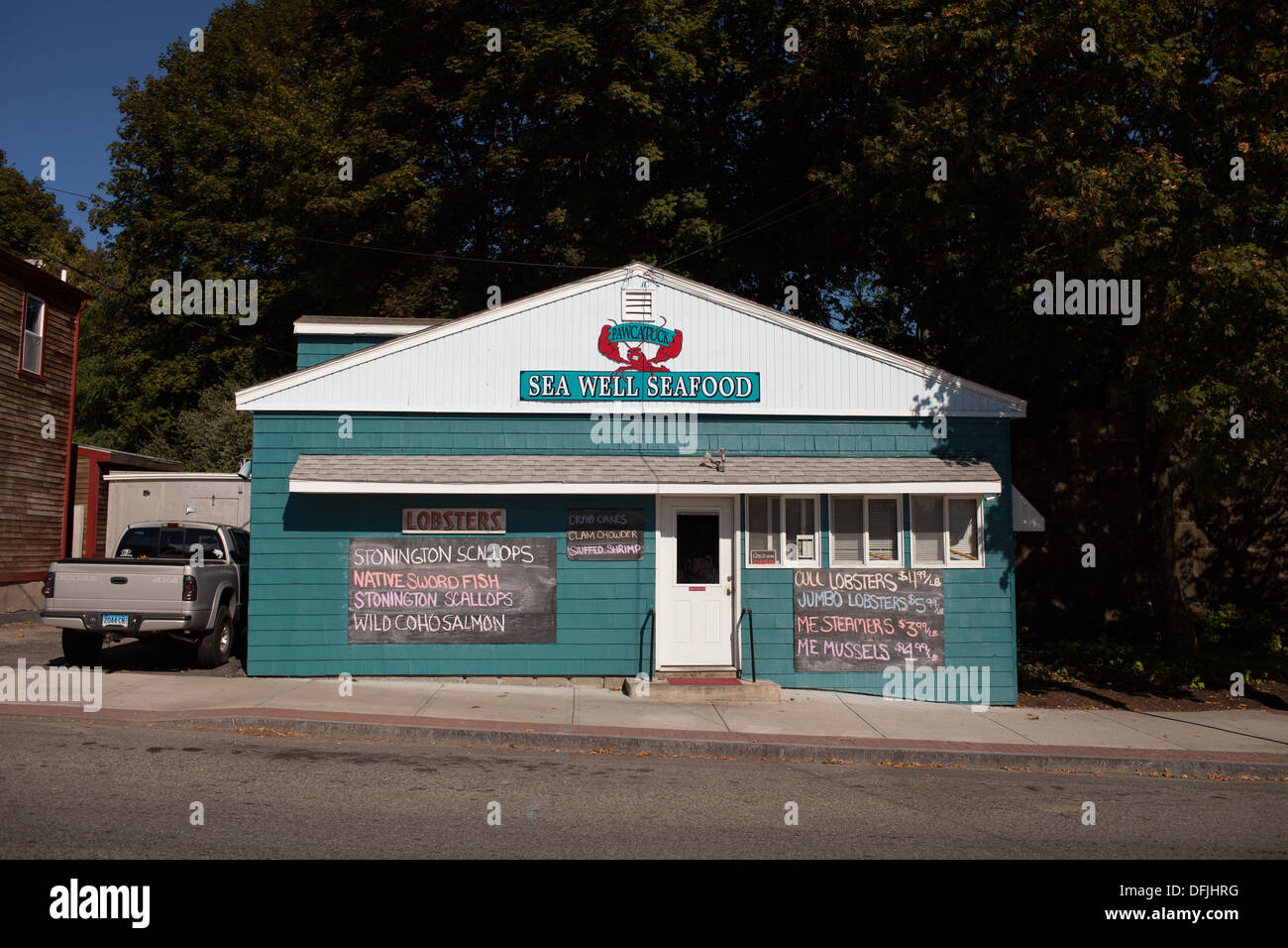 Outside the Sea Well Seafood fresh fish market in Pawcatuck