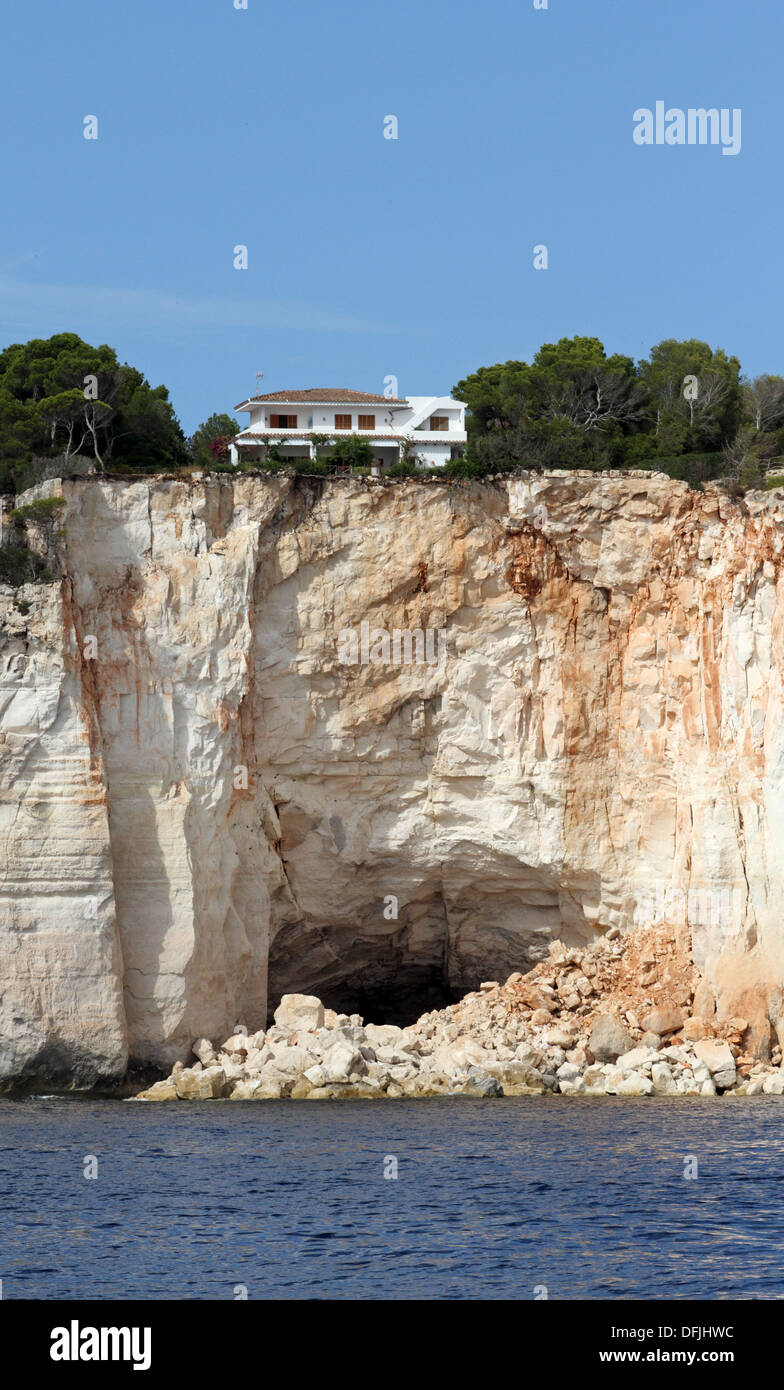 house on the top of eroding cliff Stock Photo
