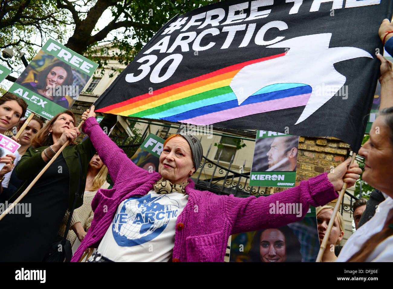 London UK, 5th Oct 2013 : Vivienne Westwood join Hundreds of Greenpeace ...