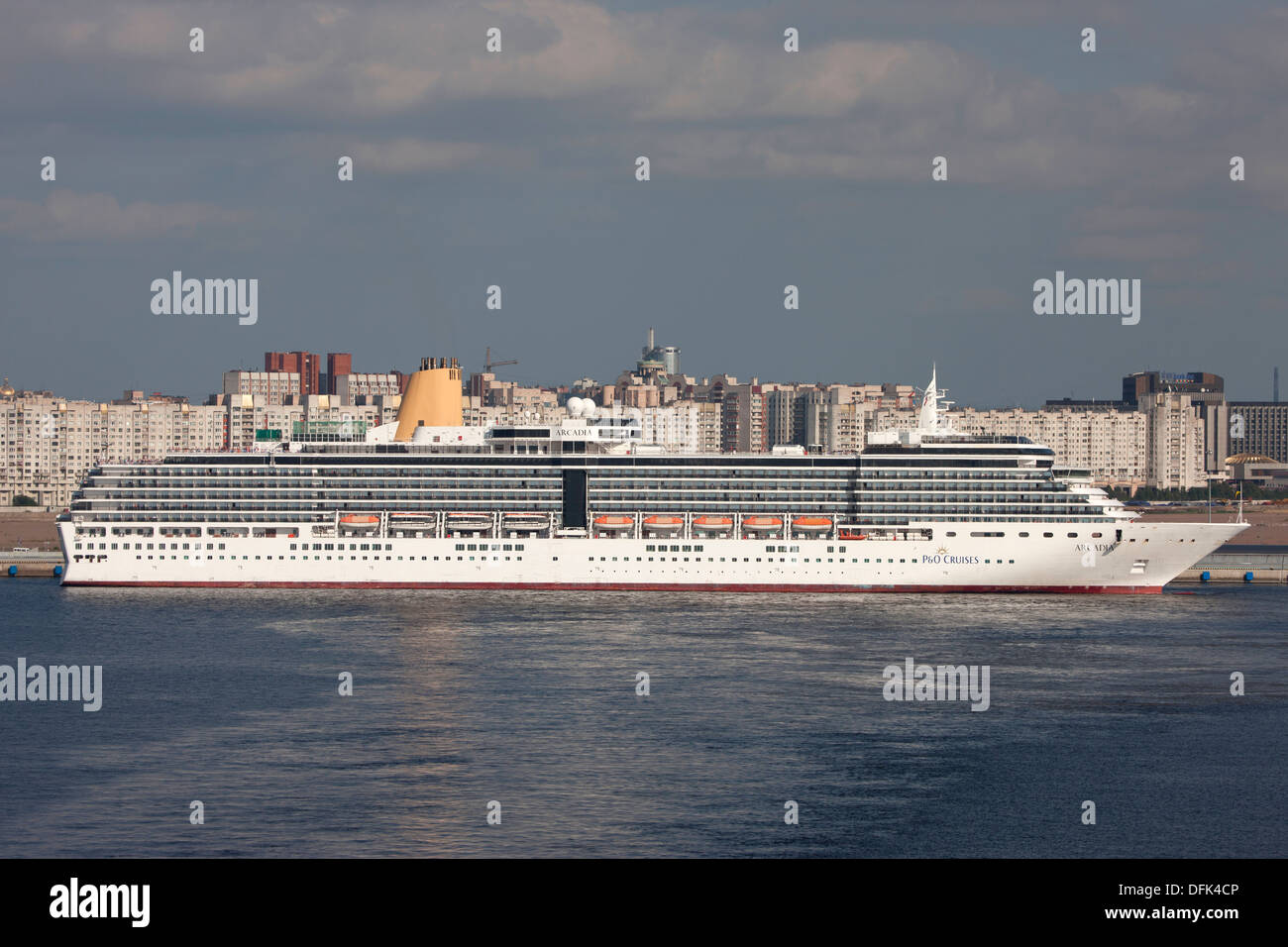 Ms Arcadia Cruise Ship In High Resolution Stock Photography And Images Alamy