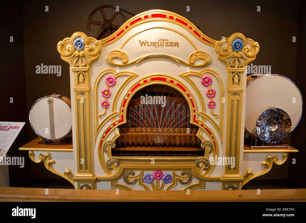 The music machine hi-res stock photography and images - Alamy