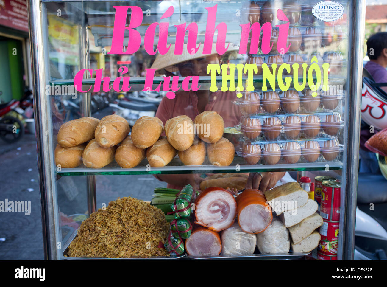 Banh mi (Vietnamese sandwich) street cart in Saigon, Vietnam Stock Photo Alamy
