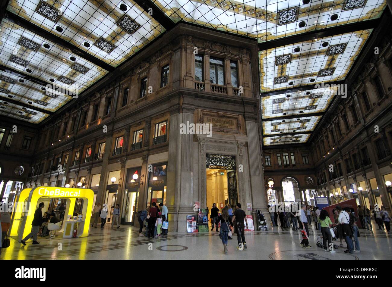 Galleria alberto sordi hi-res stock photography and images - Page 2 - Alamy