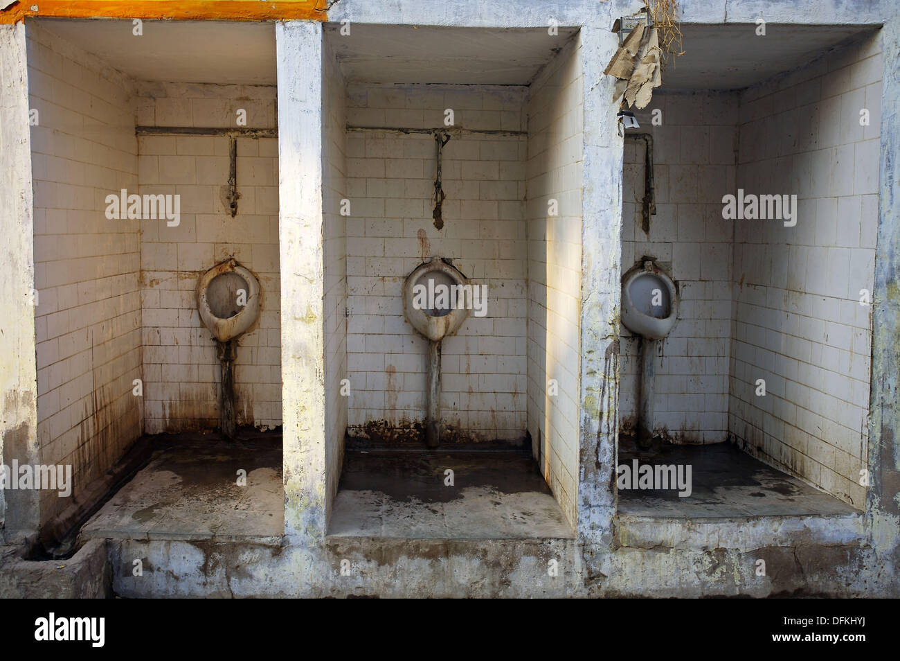 Outdoor toilet india hi-res stock photography and images - Alamy