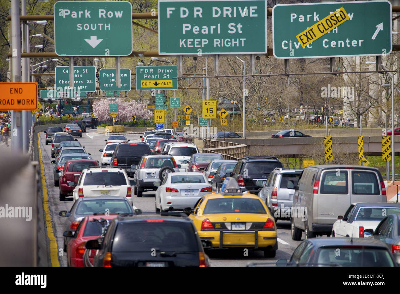 Brooklyn Bridge heavy traffic, New York City, USA Stock Photo Alamy