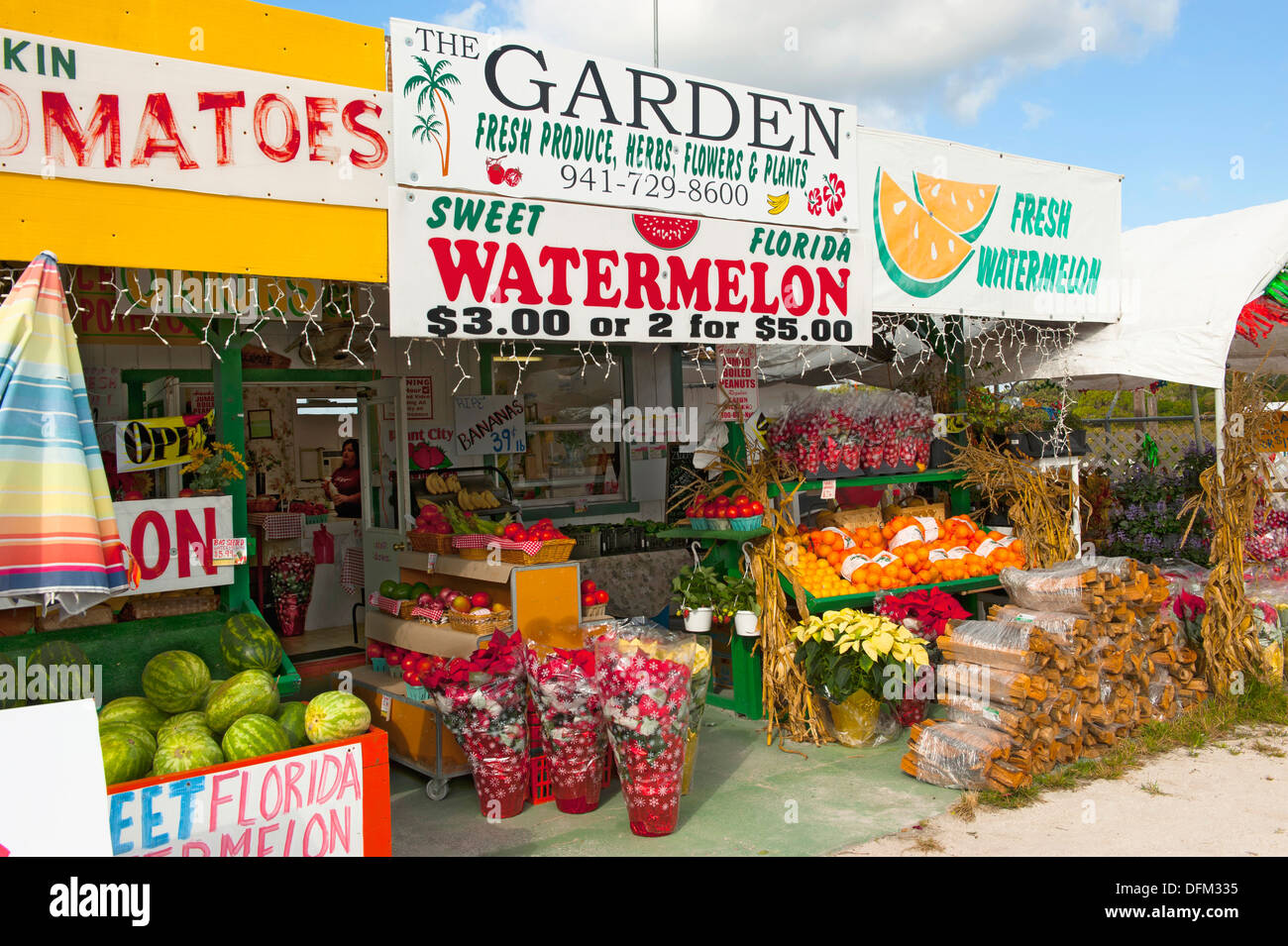 Roadside fruit and vegetable stand Palmetto Florida Stock Photo