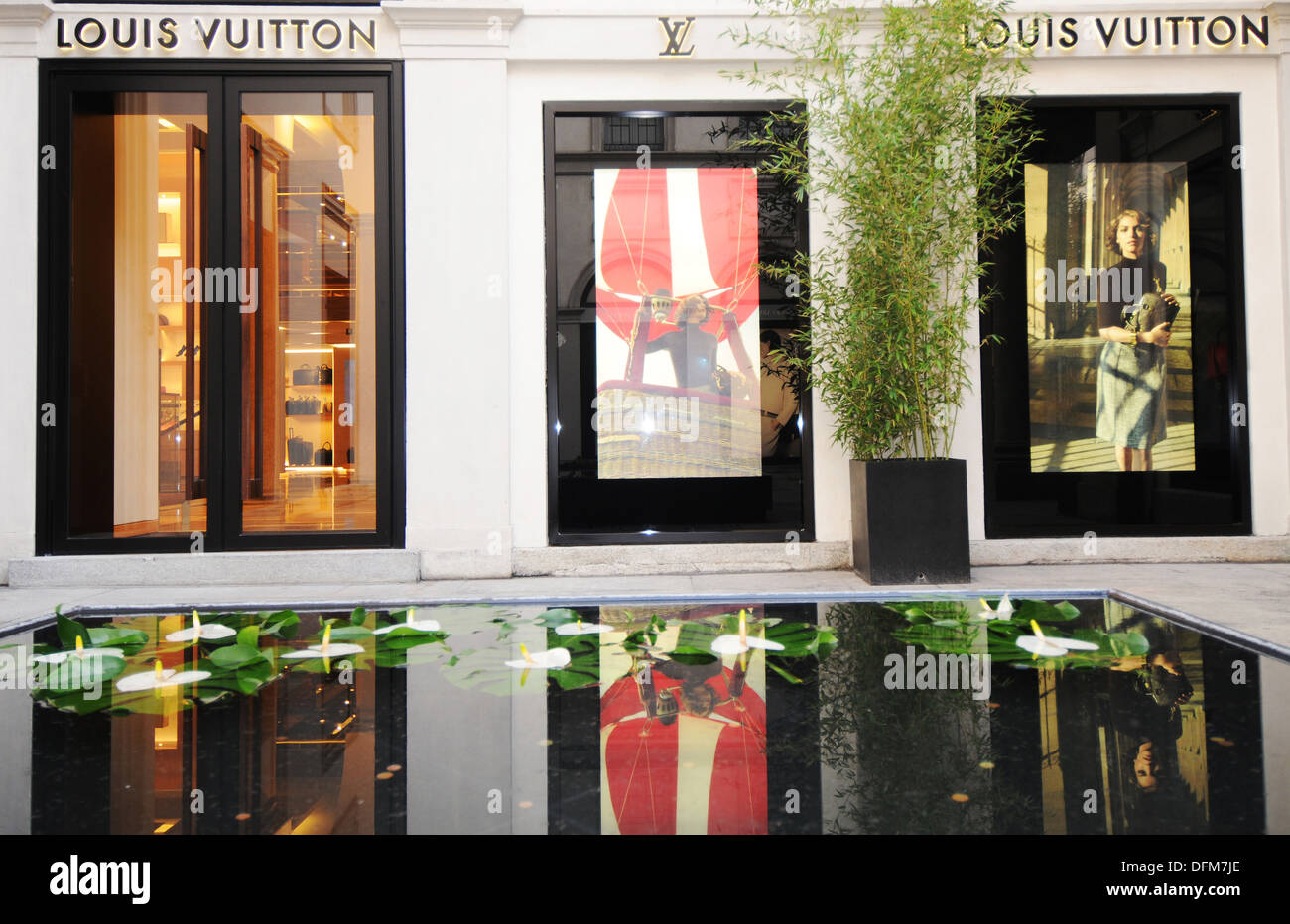 Milan, Italy - September 24, 2017: Louis Vuitton store in Milan. Fashion  week Louis Vuitton shopping – Stock Editorial Photo © Casimiro_PT #170054754