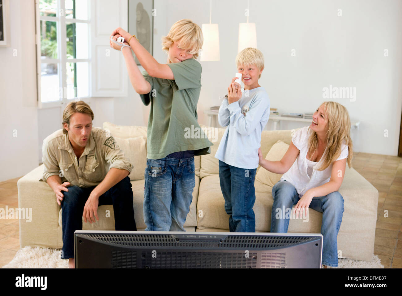 Nintendo wii family hi-res stock photography and images - Alamy