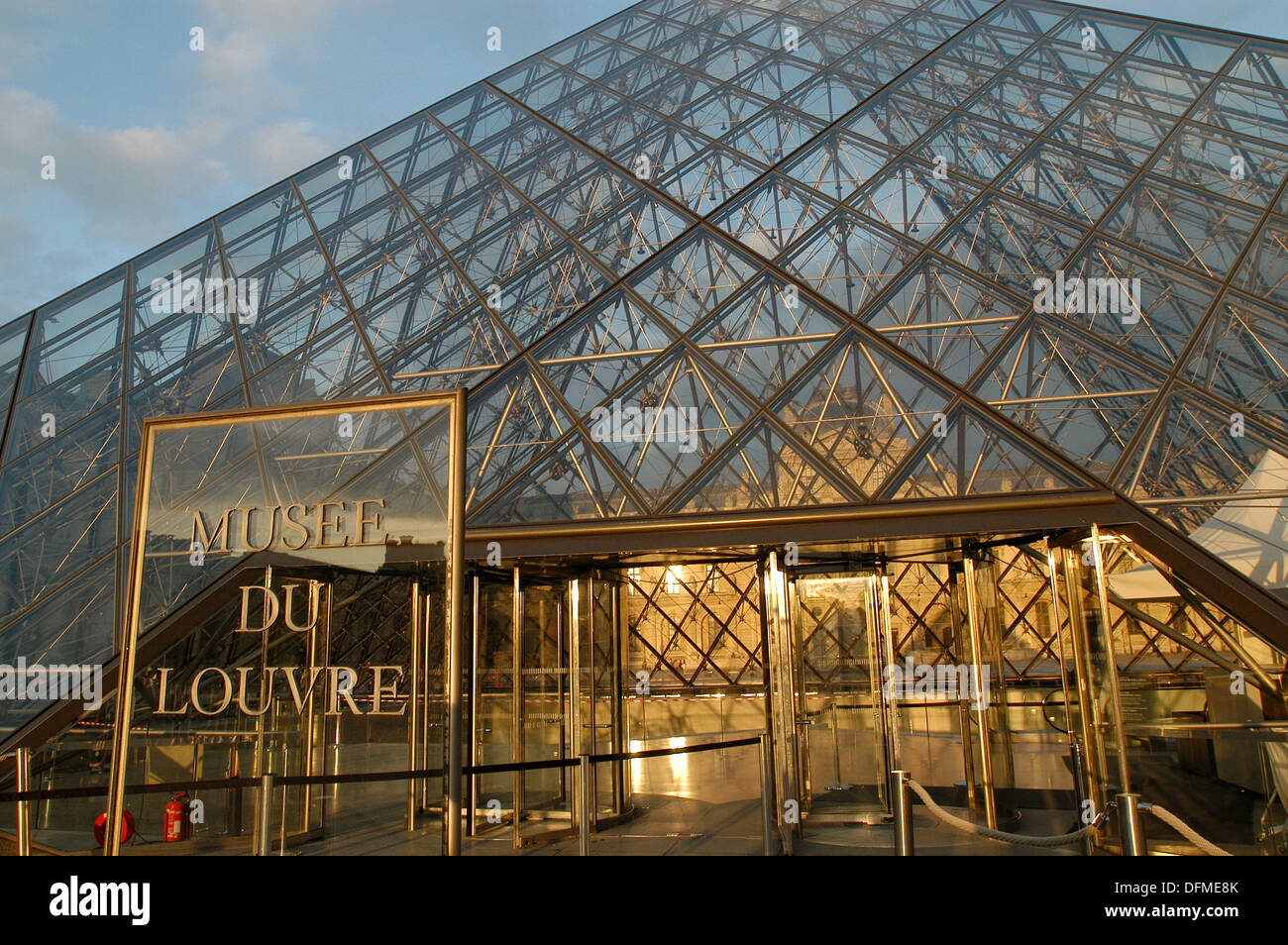 Louvre museum entrance sign paris hi-res stock photography and images ...