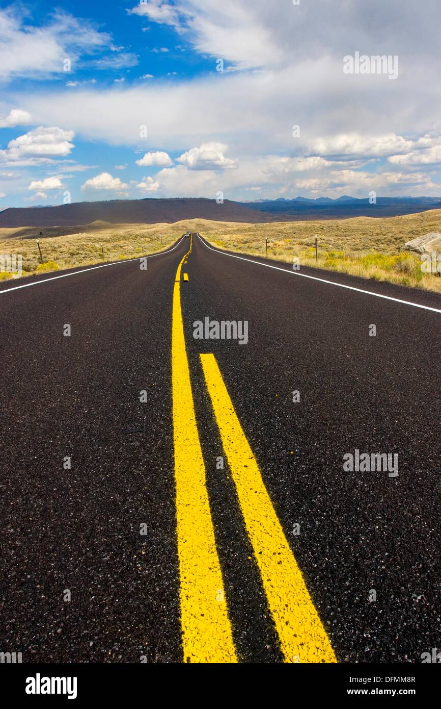 Highway and center stripe hi-res stock photography and images - Alamy