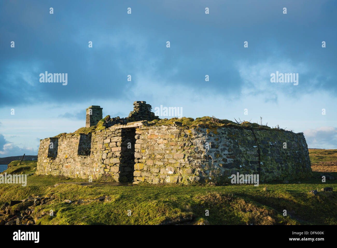 Derelict traditional blackhouse ruin near coast, Berneray, Outer Hebrides, Scotland Stock Photo