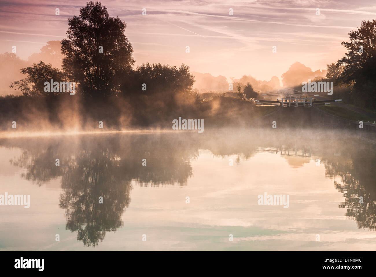 Early morning mist at Caen Hill Locks on the Kennet and Avon Canal in Devizes, Wiltshire. Stock Photo