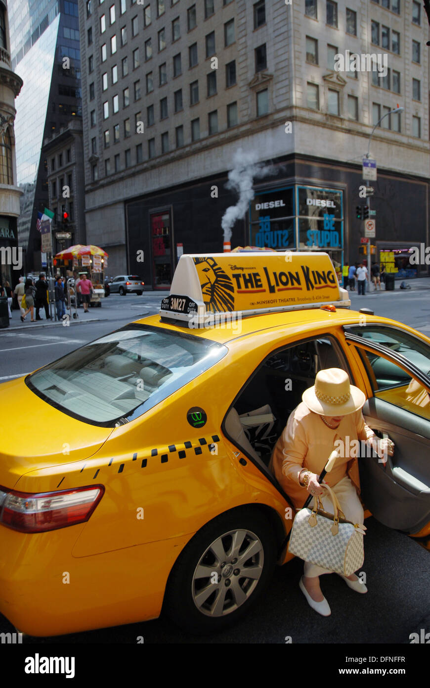 Page 8 - Taxi Window New York High Resolution Stock Photography and Images  - Alamy