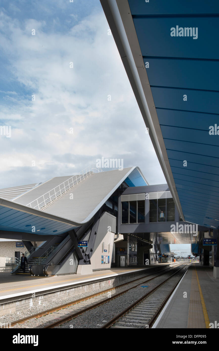 Reading Train Station, Reading, United Kingdom. Architect Grimshaw