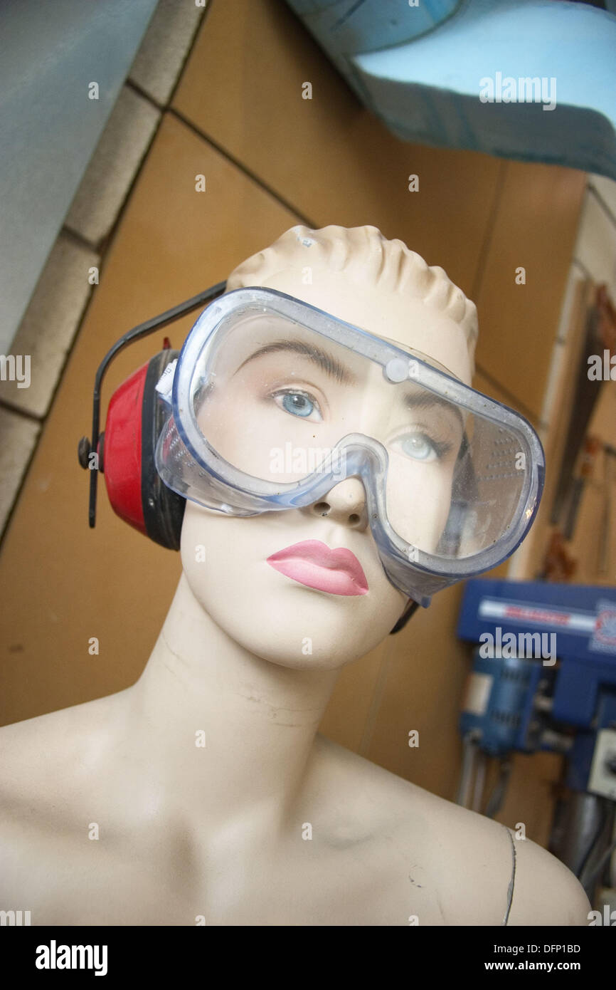 Mannequin ´s head, wearing goggles and headphones Stock Photo Alamy