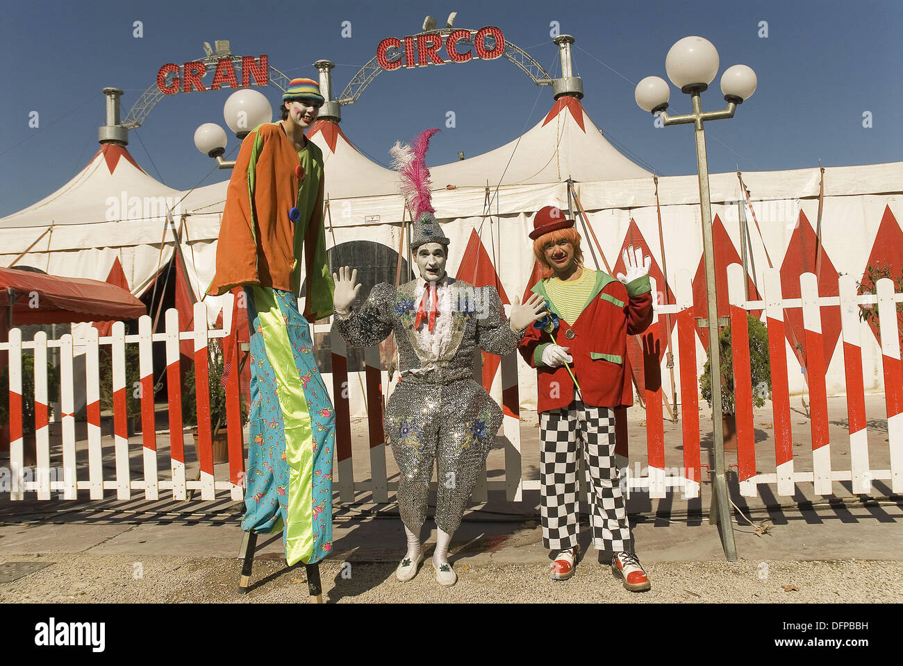 Stilt man circus hires stock photography and images Alamy