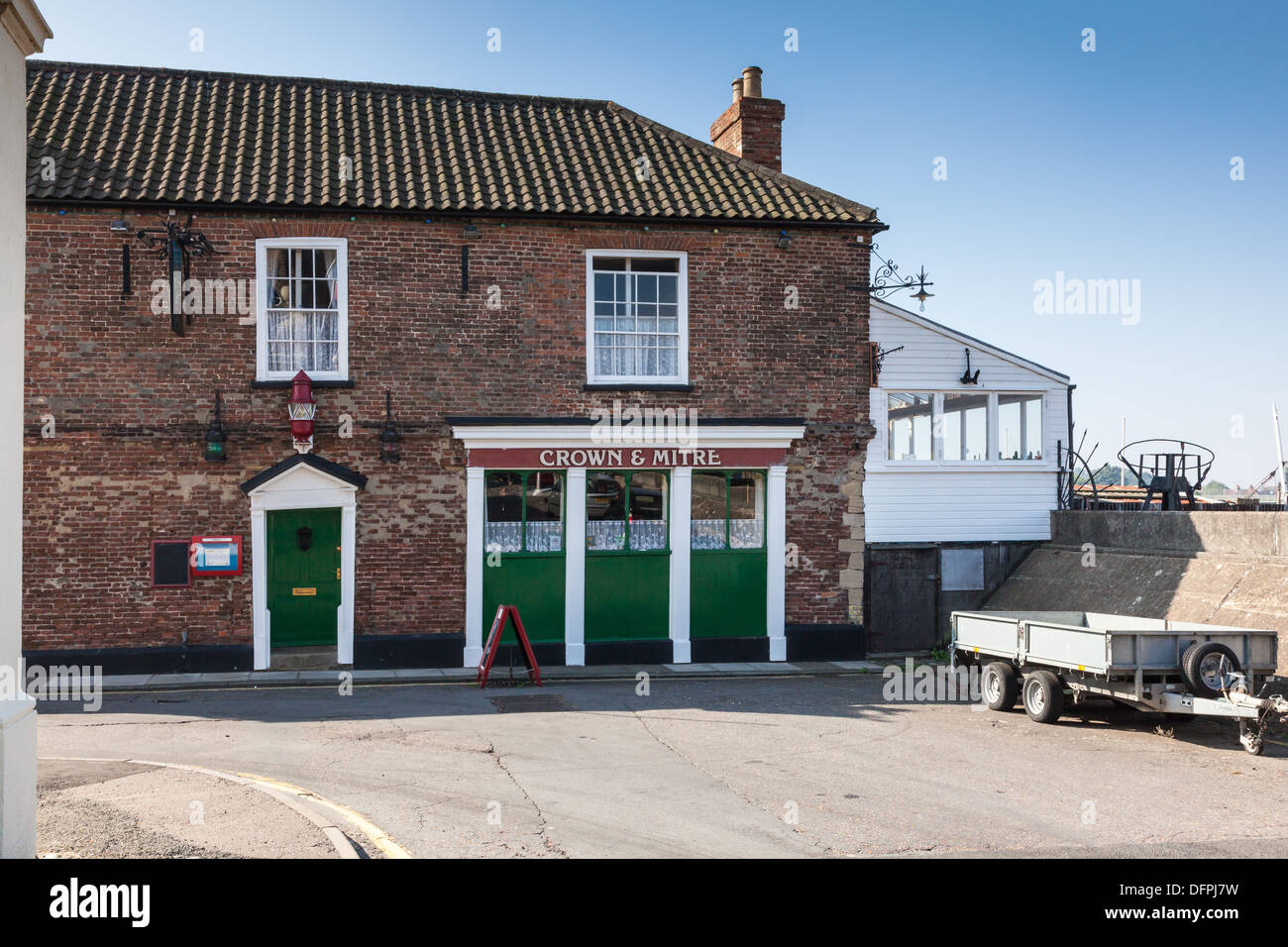The Crown and Mitre quaysid pub on the River Great Ouse at King's Lynn, Norfolk, UK Stock Photo