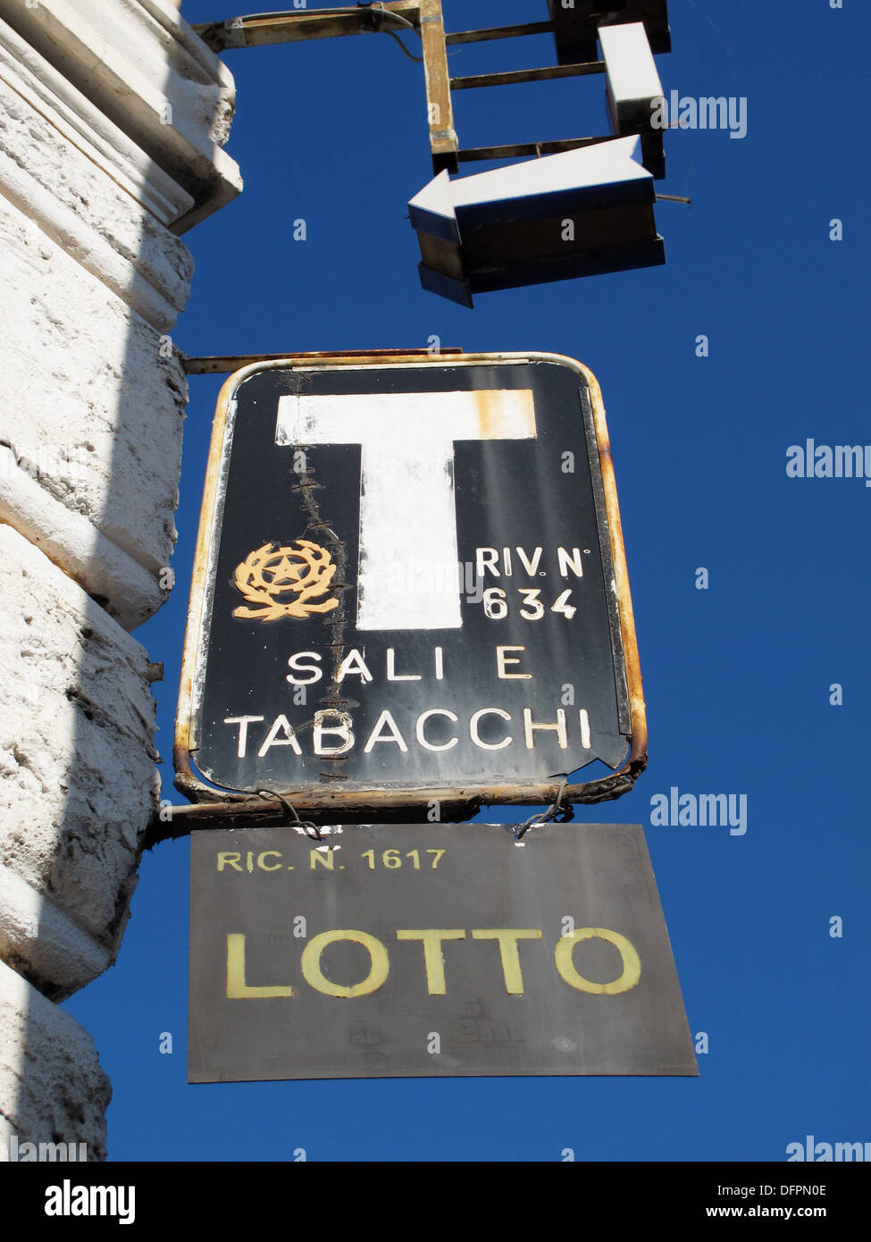 Sali e tabacchi ´tabaccheria´ shop sign in Rome, Italy Stock Photo