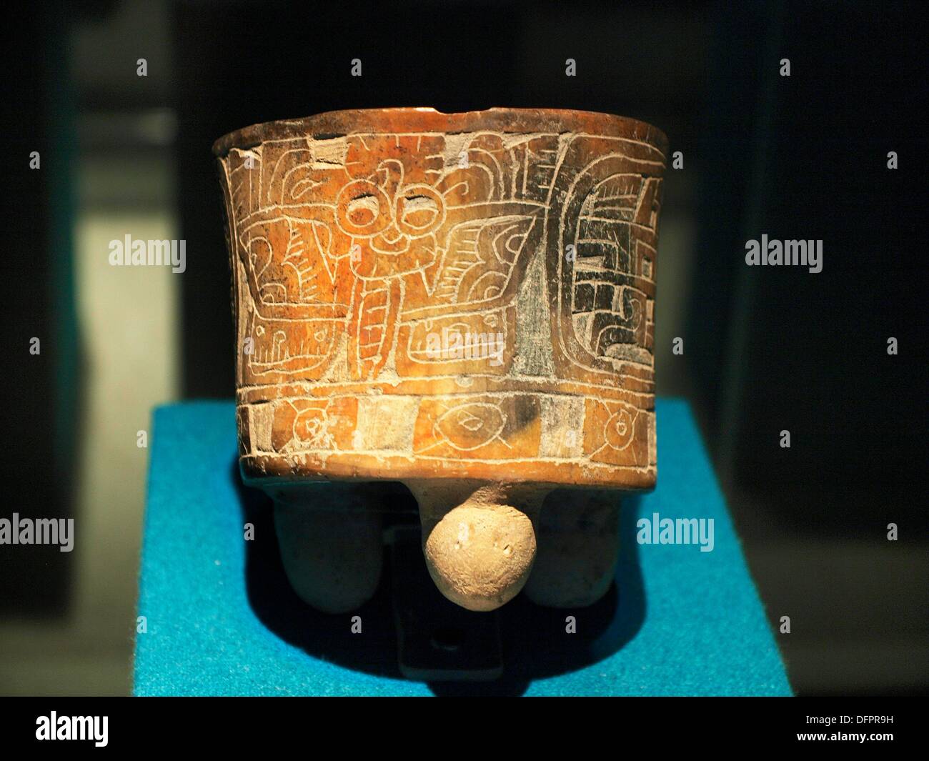 Vasija trípode. Museo de Teotihuacan. México Stock Photo Alamy