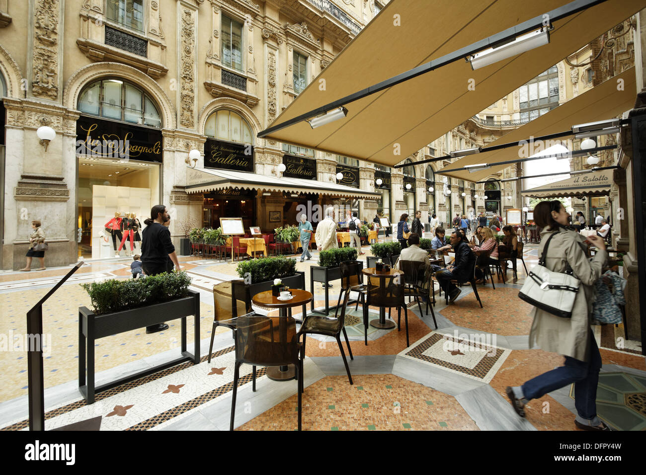 Italy, Lombardy, Milan, Gallery Vittorio Emanuele II, Shopping People, Gucci  Cafe Stock Photo - Alamy