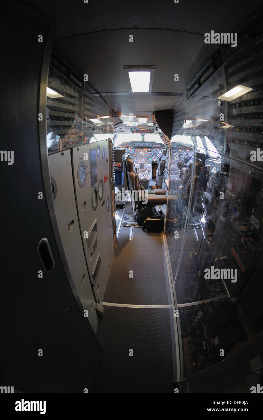 Concorde cockpits hi-res stock photography and images - Alamy