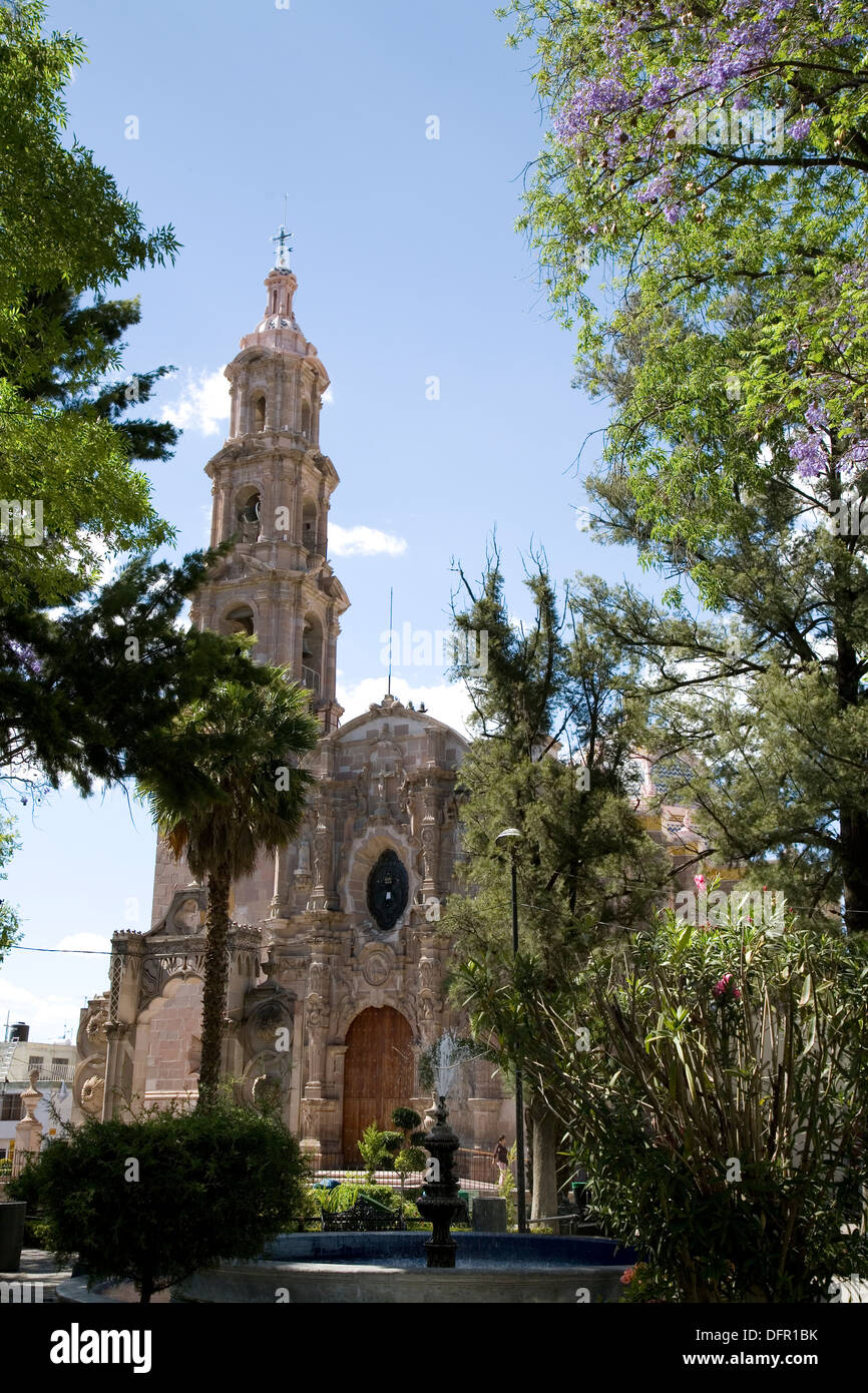 Templo del Sr. del Encino overlooks leafy Plaza de la Paz in the Barrio del Encino neighborhood of Aguascalientes, Mexico. Stock Photo