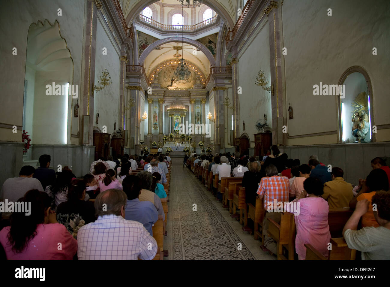 Easter morning mass at the 1650 Templo de la Merced in Aguascalientes, Mexico Stock Photo Alamy