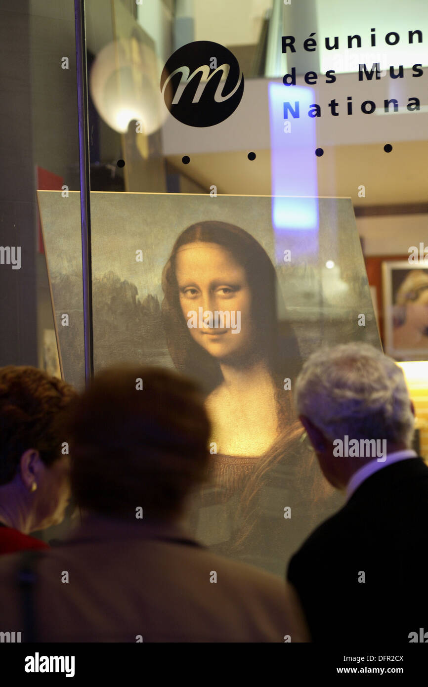 The replica painting of Mona Lisa display in the window of gift shop of