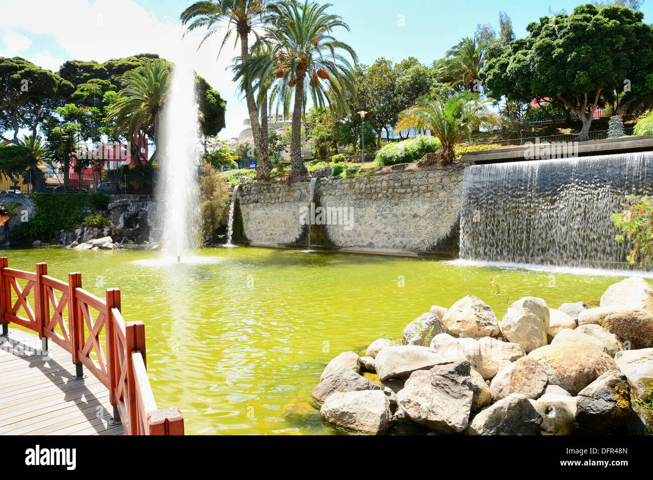 Stone fountain in city park hi-res stock photography and images - Alamy