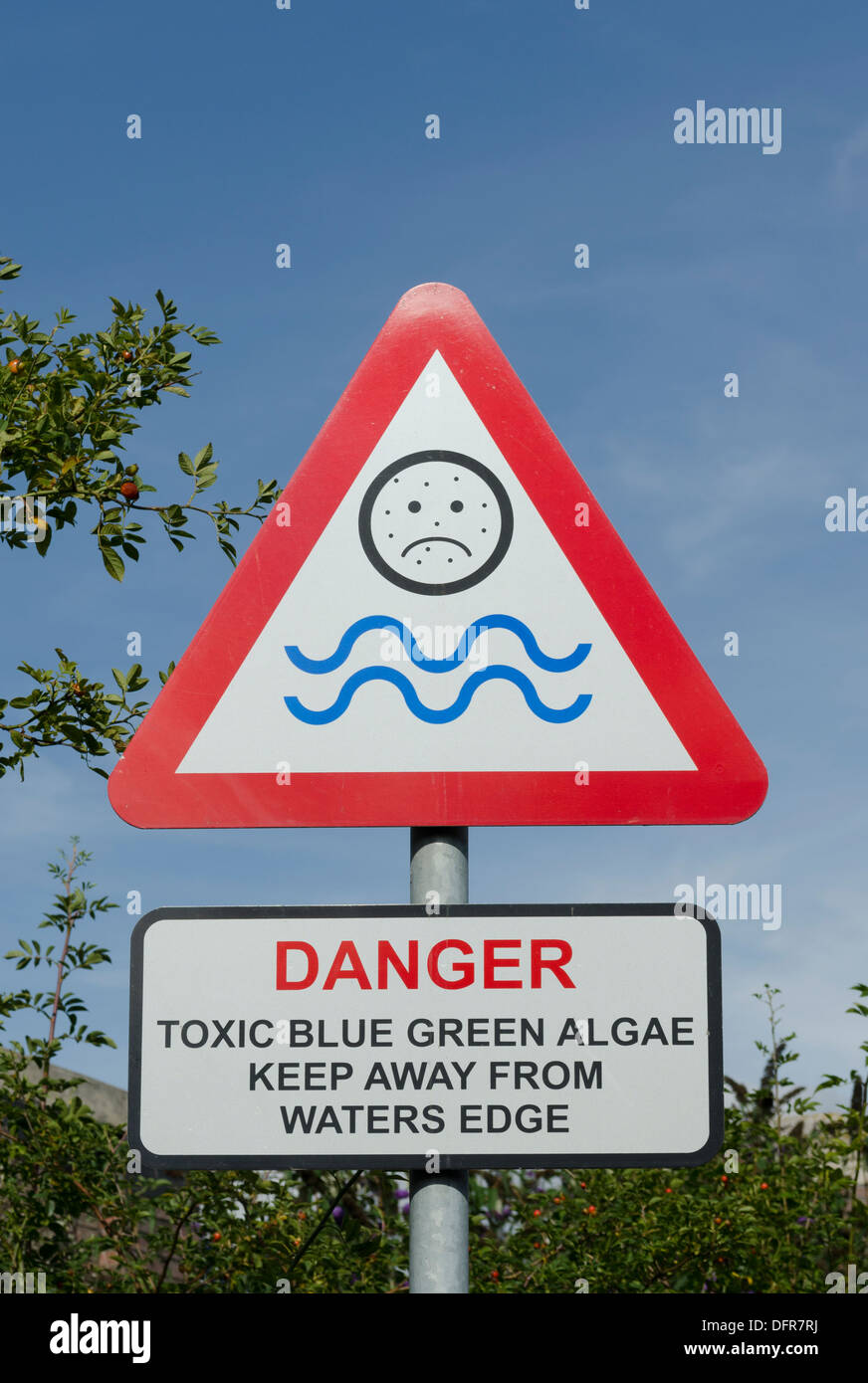 Warning toxic algae sign hi-res stock photography and images - Alamy