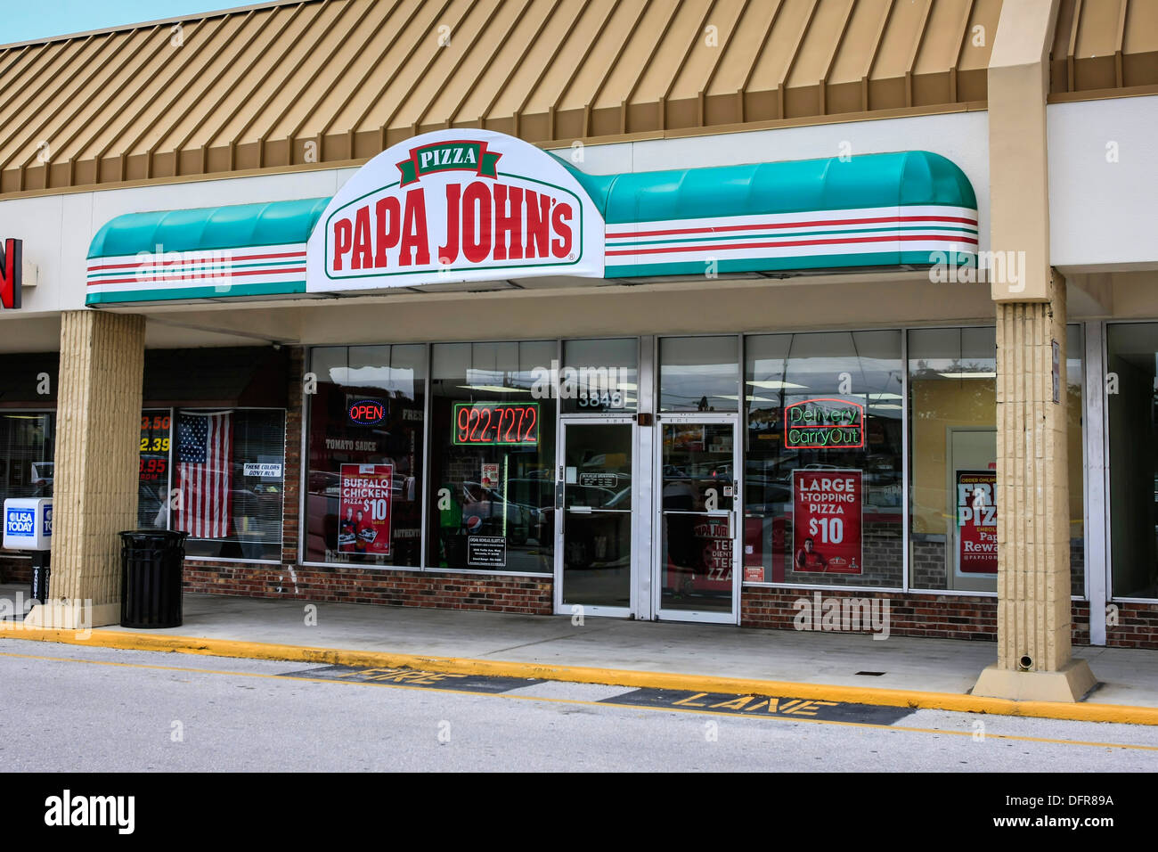 Papa John's Fast Food Pizza Store Stock Photo - Alamy