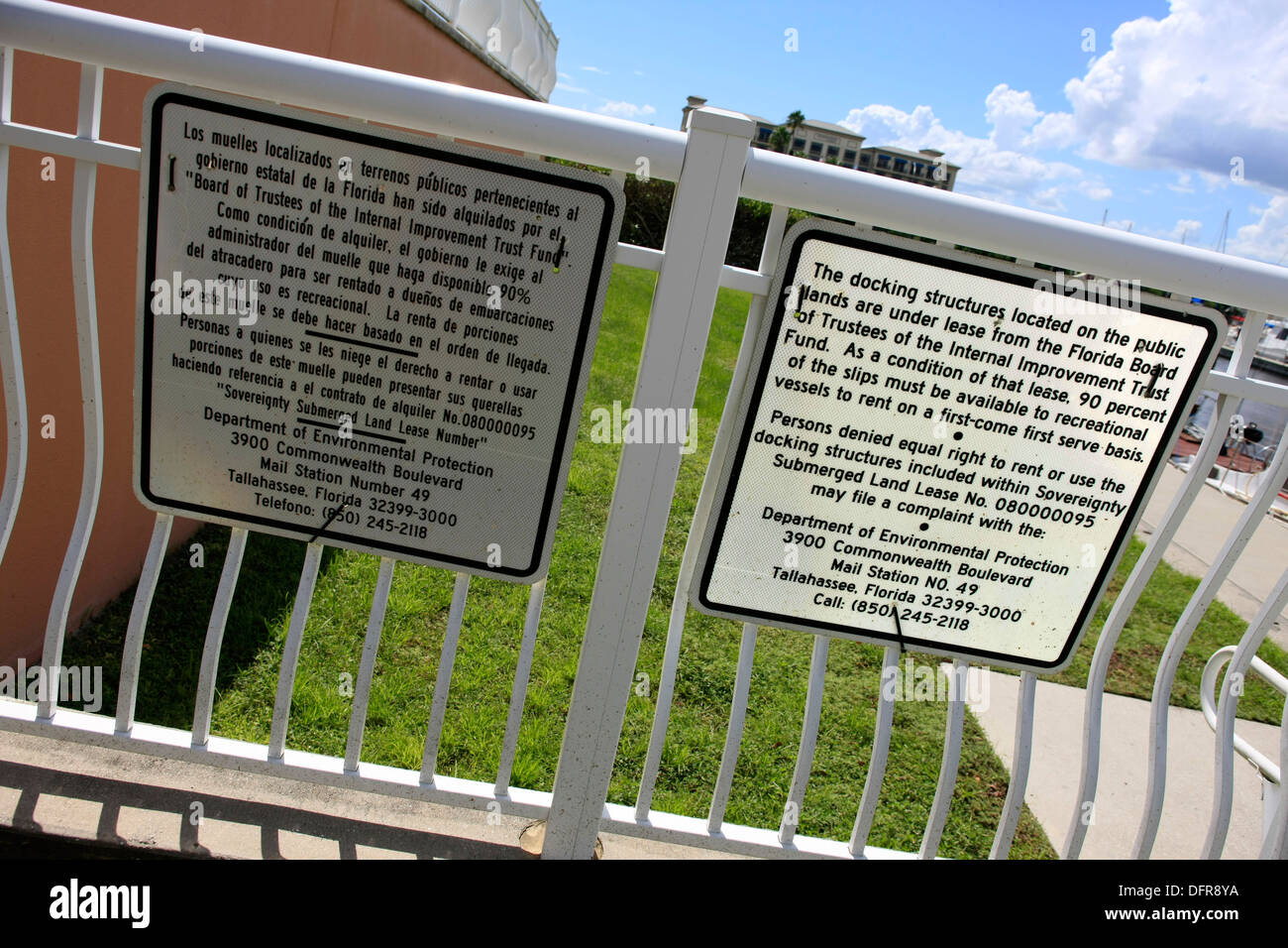 English spanish signs hires stock photography and images Alamy